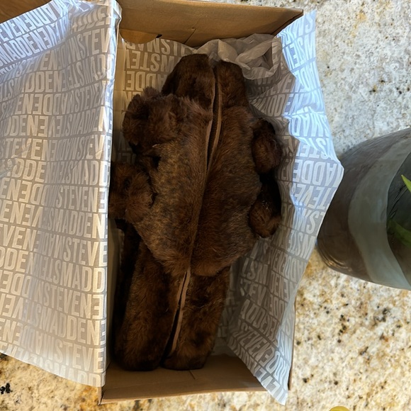 STEVE MADDEN STAYCATION SLIPPERS - Picture 4 of 6